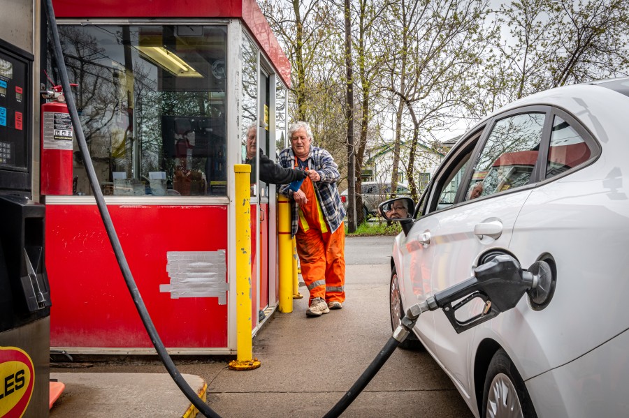As gas prices approach $2 per litre, Niagara-on-the-Lake resident John Floris pays the price at the pump at Gales Gas Bar in St. Davids, on May 4.(Ron Planche)