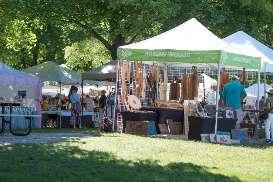 32nd annual artisan event brings people to Queens Royal Park. (Eunice Tang/Niagara Now)
