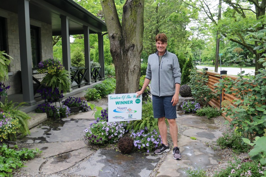 Joe Carlino, one of the owner's of a winning garden on Centre Street. (Dariya Baiguzhiyeva/Niagara Now)