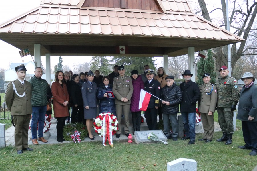 Wreath-laying ceremony Monday attracted officials and community residents of Polish descent from all over the province. (Dariya Baiguzhiyeva/Niagara Now)