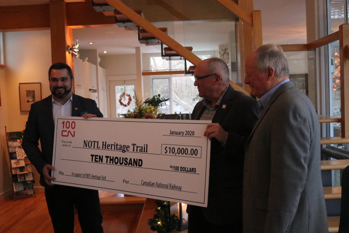 CN’s manager of public affairs Daniel Salvatore presented a cheque worth of $10,000 to the Heritage Trail Committee. (Dariya Baiguzhiyeva/Niagara Now)