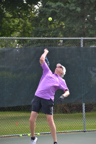 Larry Mantle delivers a serve.  (Kevin MacLean/Niagara Now)
