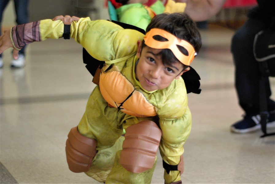 Levi Ianzillotti dresses at a Ninja Turtle. (Brittany Carter/Niagara Now)