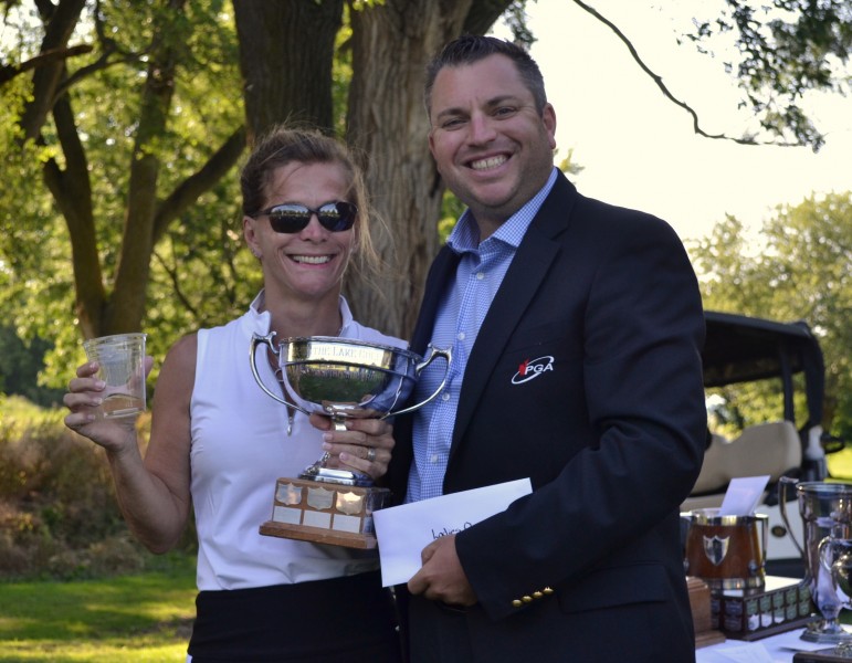 Women's open champ Louise Robitaille and pro Billy Simkin. (Kevin MacLean/Niagara Now)