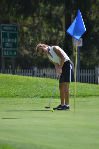 Women's open champion Louise Robitaille on the 17th. (Kevin MacLean/Niagara Now)