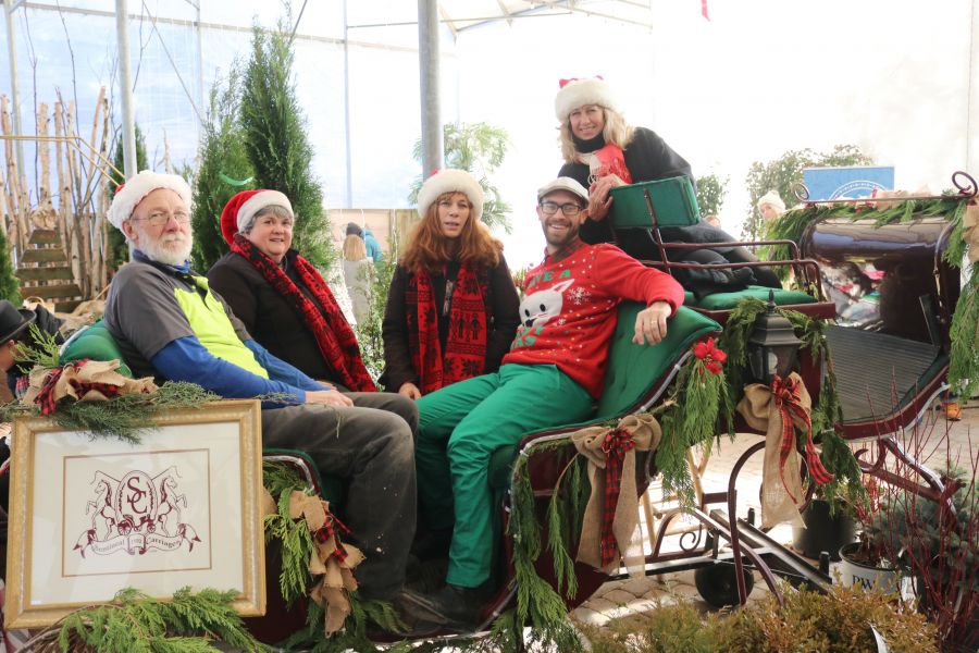 Mike King, Joanne Young, Joanne Mantini, Tonie Mori and Miguel Mori sit in a sleigh provided by Sentineal Carriages for the event. (Dariya Baiguzhiyeva/Niagara Now)