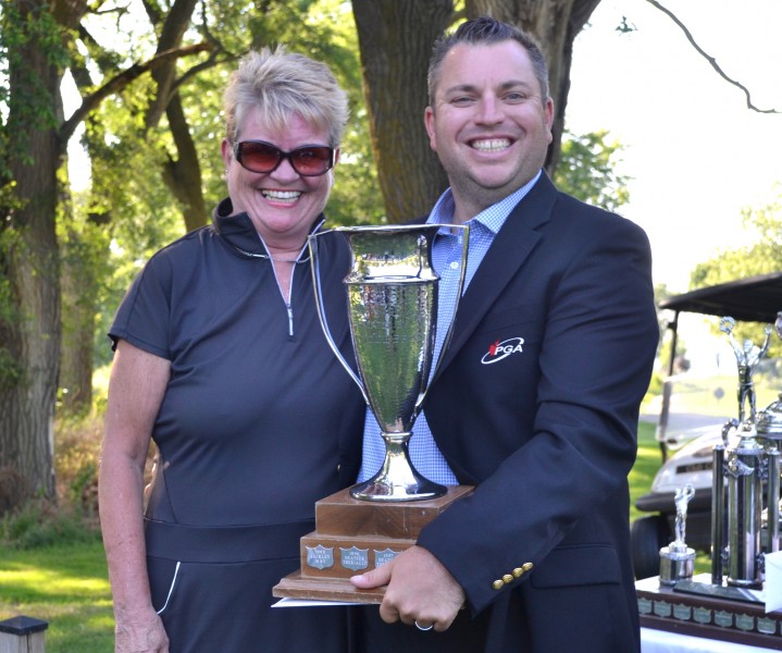 Therese Rothwell-Downes, the women's net champ, with pro Billy Simkin. (Kevin MacLean/Niagara Now)