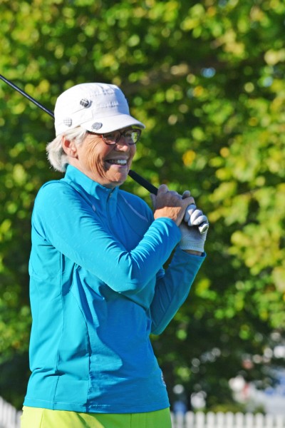 Women's seniors champ Ginny Green laughs as her Beat the Pro shot goes wildly astray. (Kevin MacLean photo)