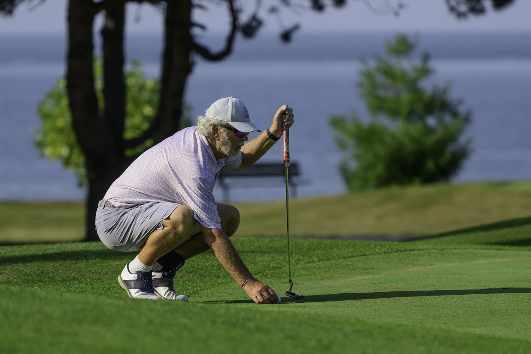 Senior men's champ Stephen Warboys lines up a putt. 