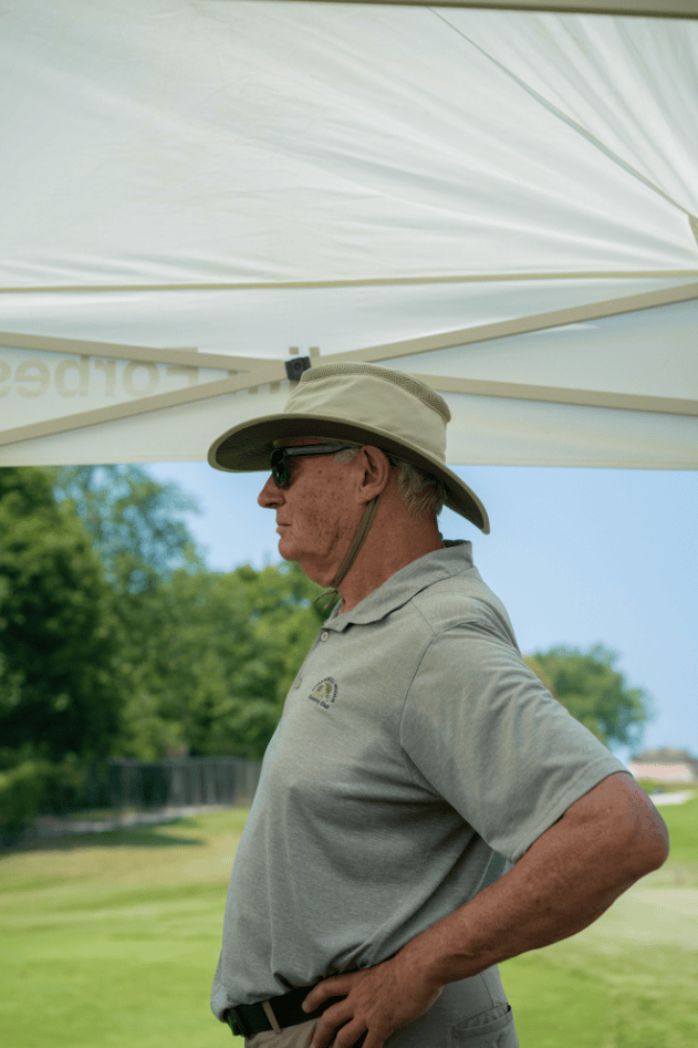 Super seniors division player Larry Mantle prepares to begin his round Saturday.
