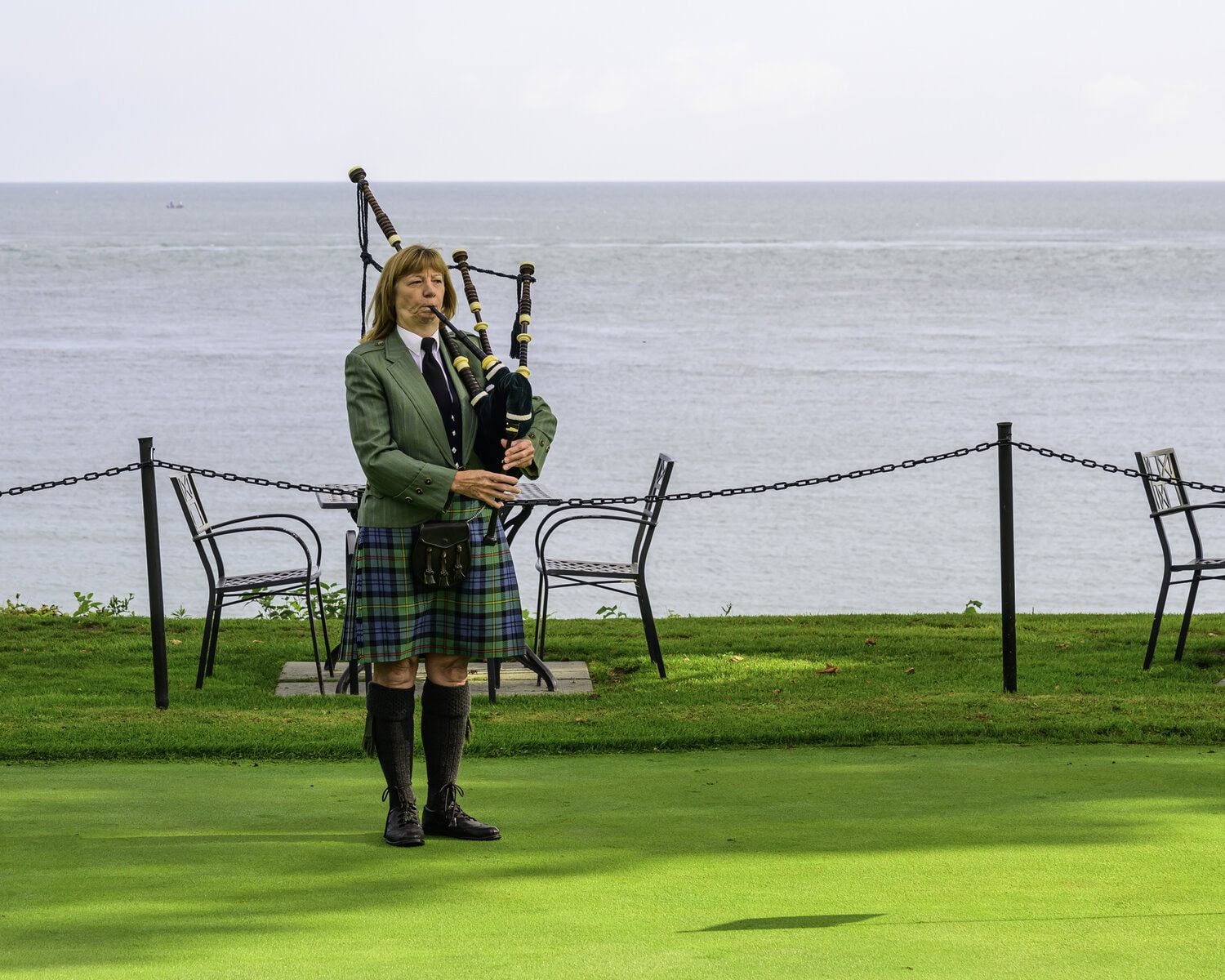 The skirl of Kelly Buckley's bagpipes entertained golfers prior to their rounds.
