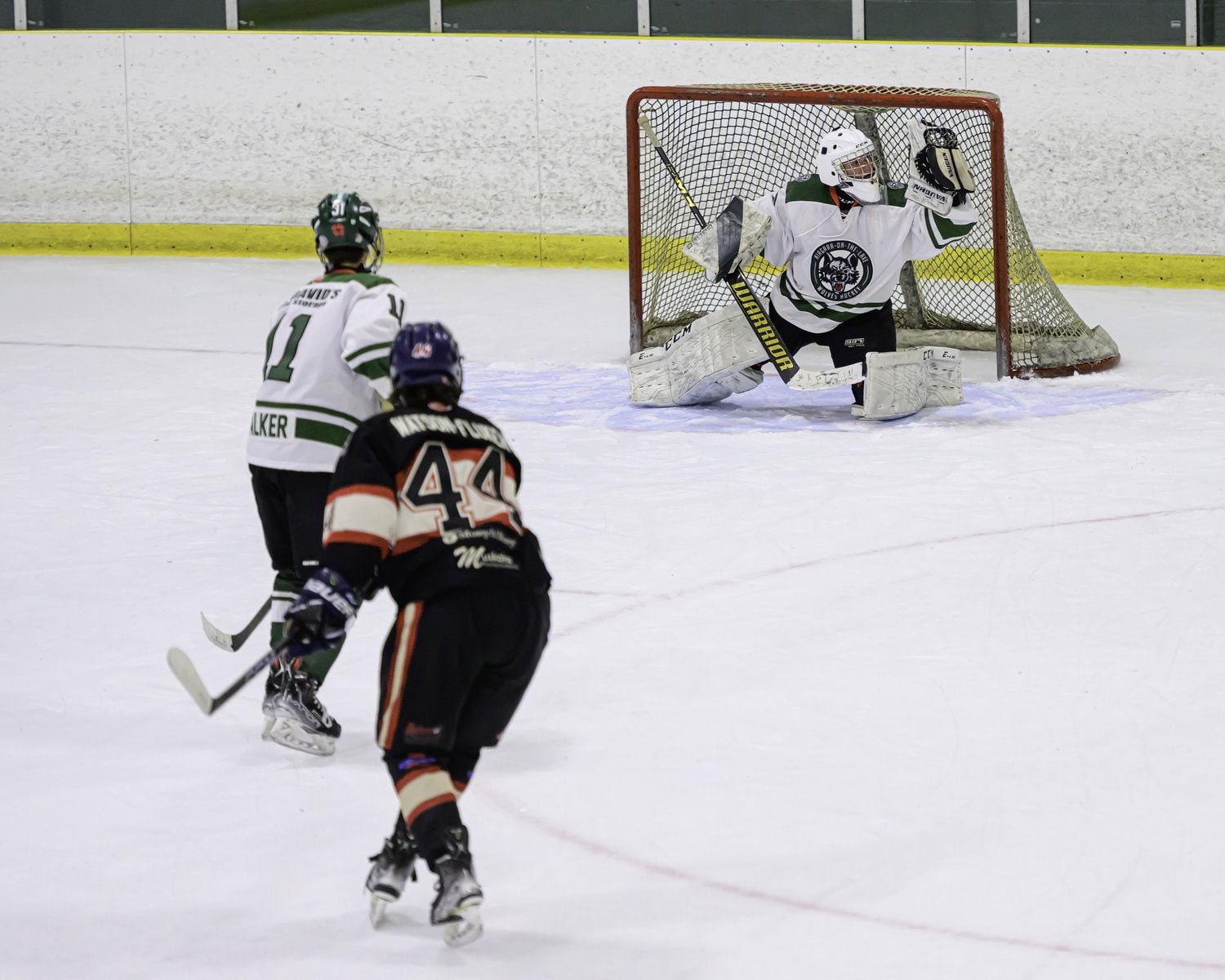 U18 Wolves Goalie Corson Dick makes a sharp save against South Muskoka during third-period action. Despite his efforts between the pipes, the Wolves fell 3-1 in the game.