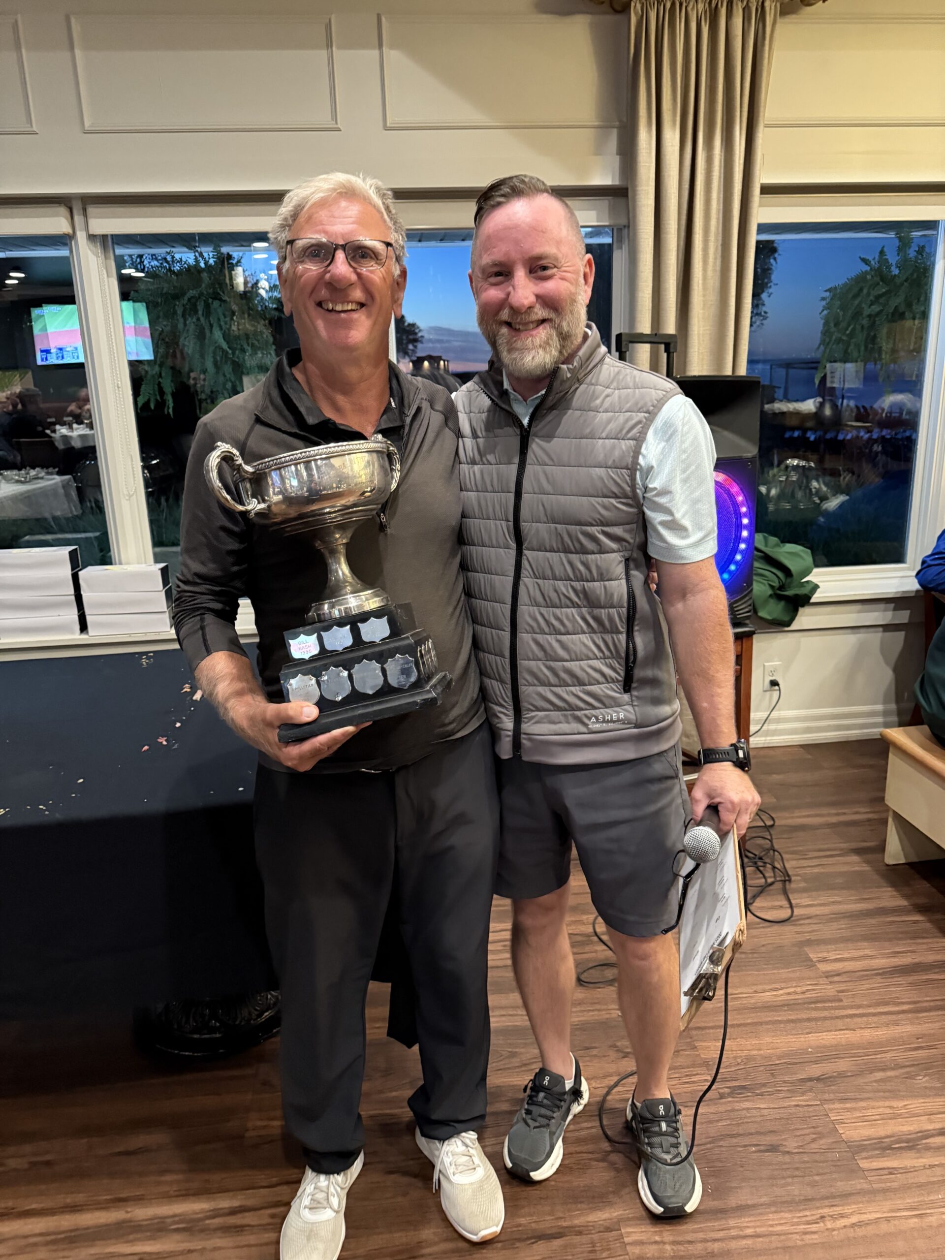 Wettalaufer Cup champ Bill Smethurst poses with Darren Smith.