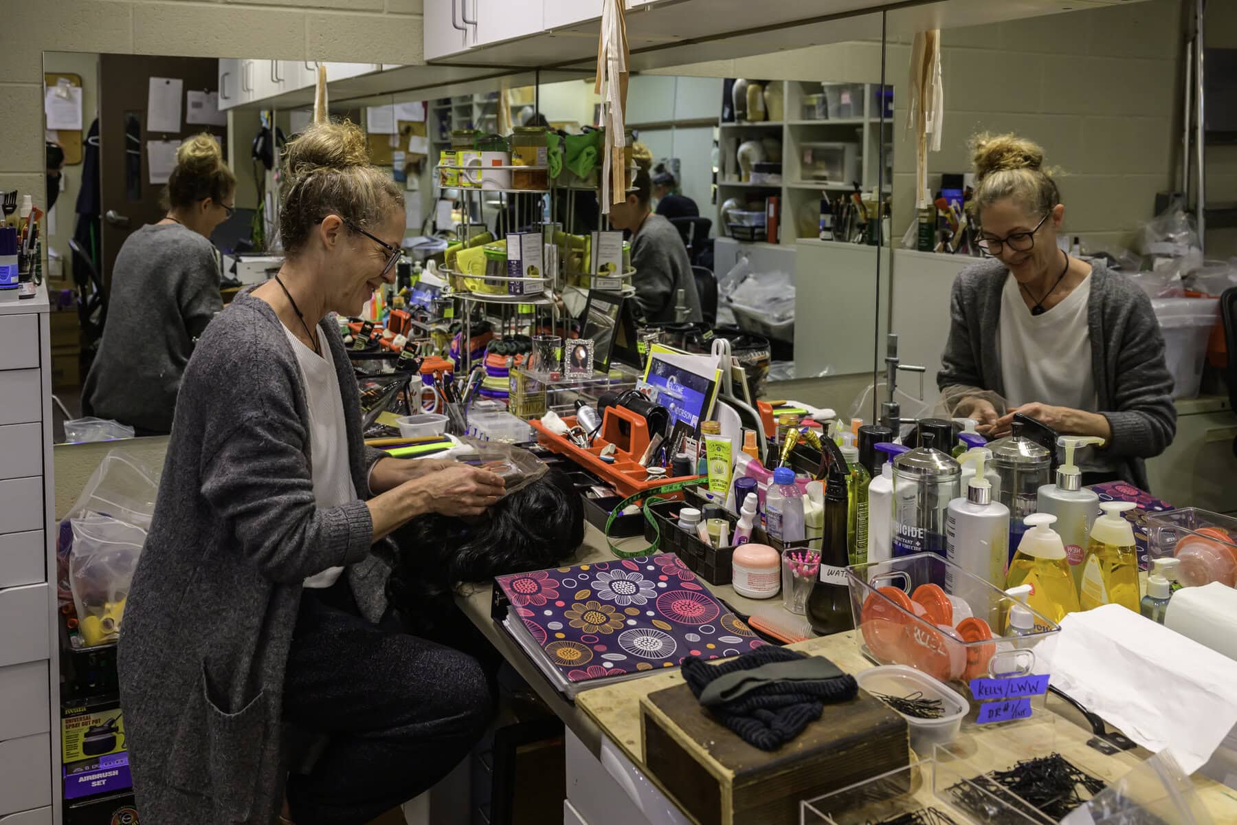 Lorna Henderson, head of wigs and makeup at the Shaw Festival, styles a wig for White
Christmas. 
