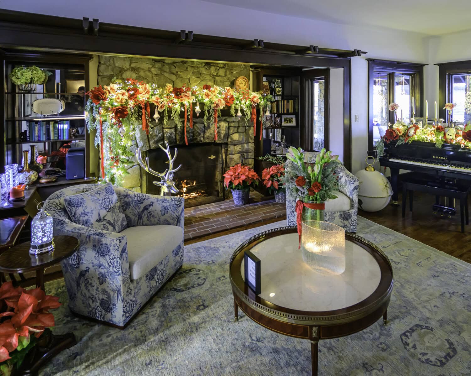  Inside King’s Landing on Ricardo Street, a 1908 home built by John J. Wright. The
room was decorated by Regal Florist & Garden Centre. 