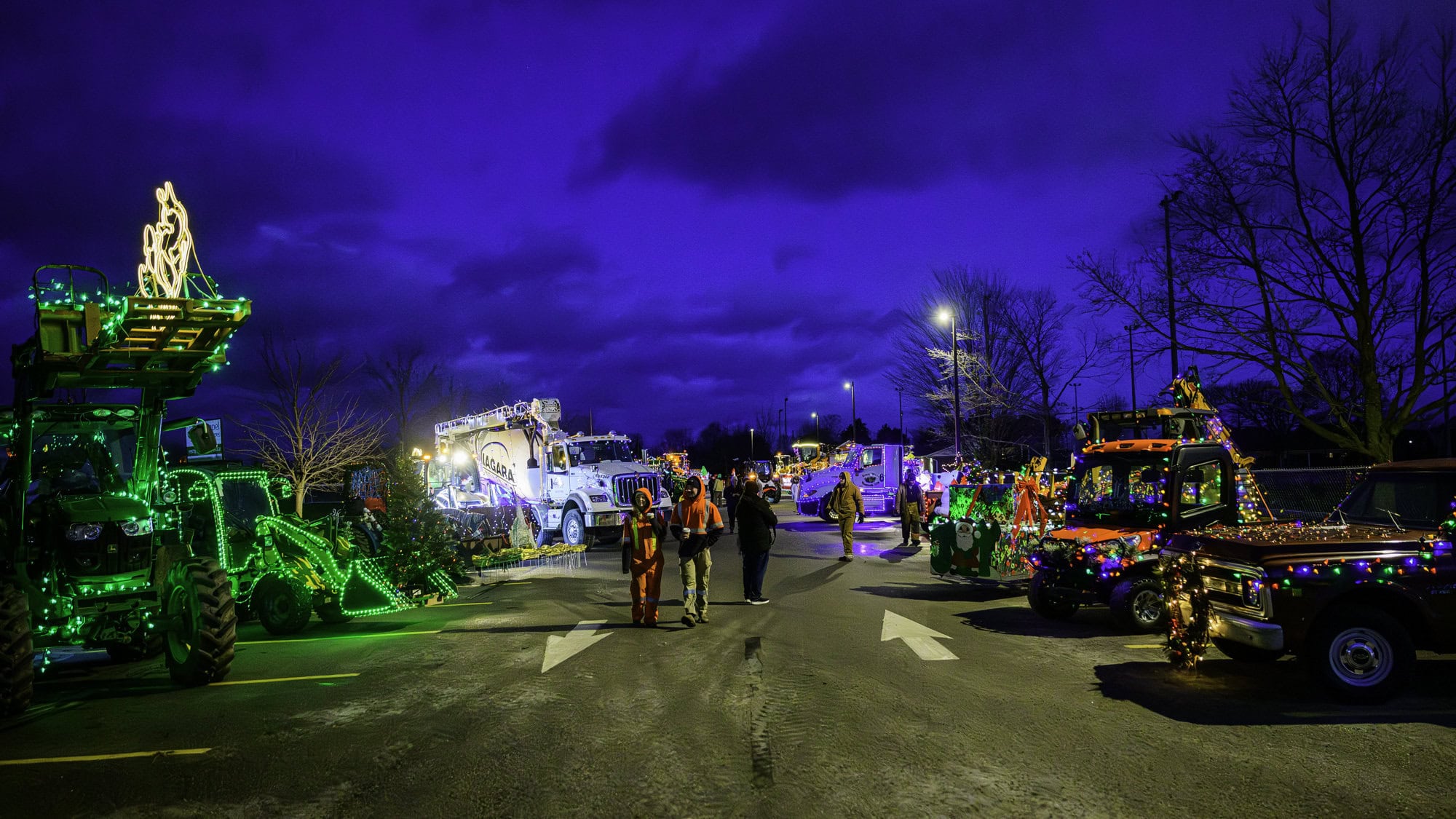As the sky darkens and 6 p.m. draws near, volunteers go around the arena's parking lot, making sure everything's ready for the parade to start.