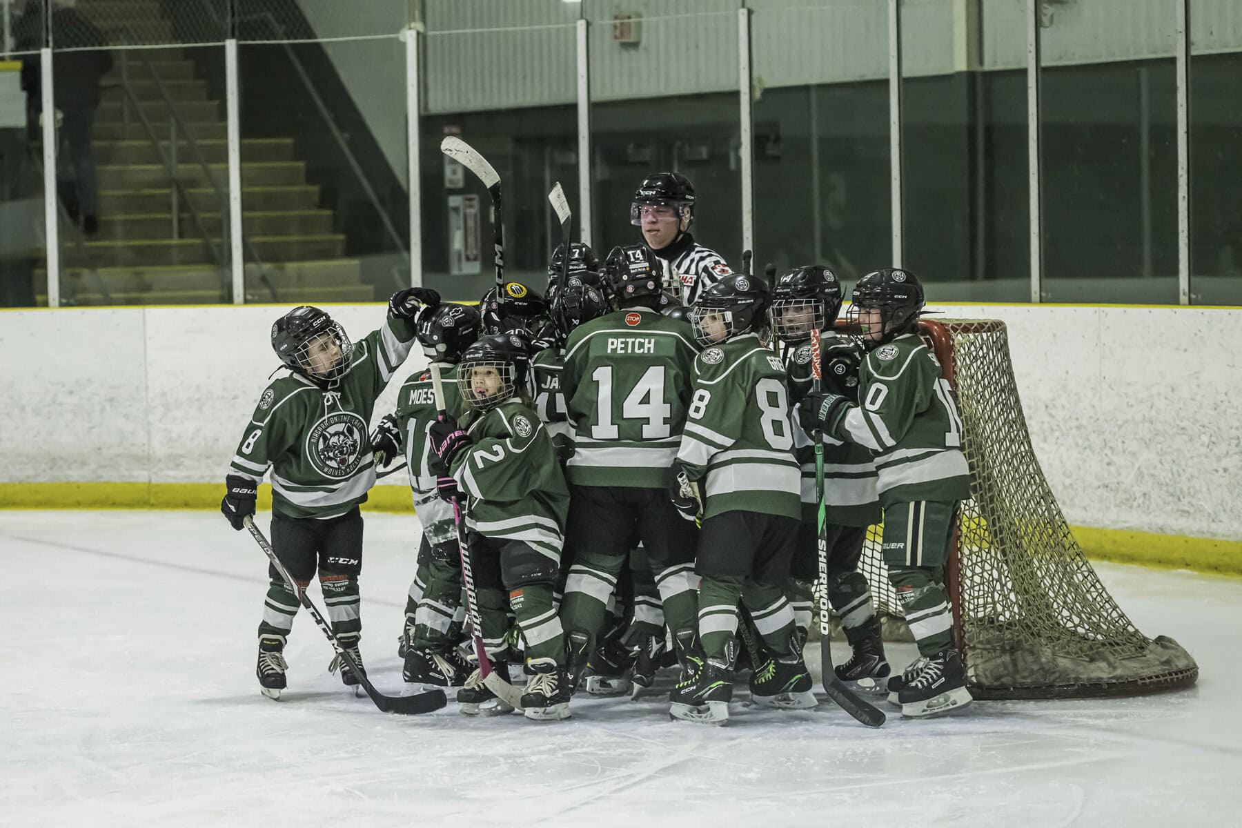 Wolves U9 teammates swarm goaltender Colton
Ferguson, who earned a shutout in NOTL’s 4-0 win over
Lucan.