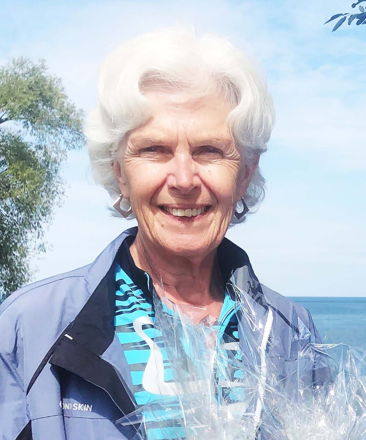 Gayle Tanner won the Holmwood Trophy in 18-hole women's competition.  