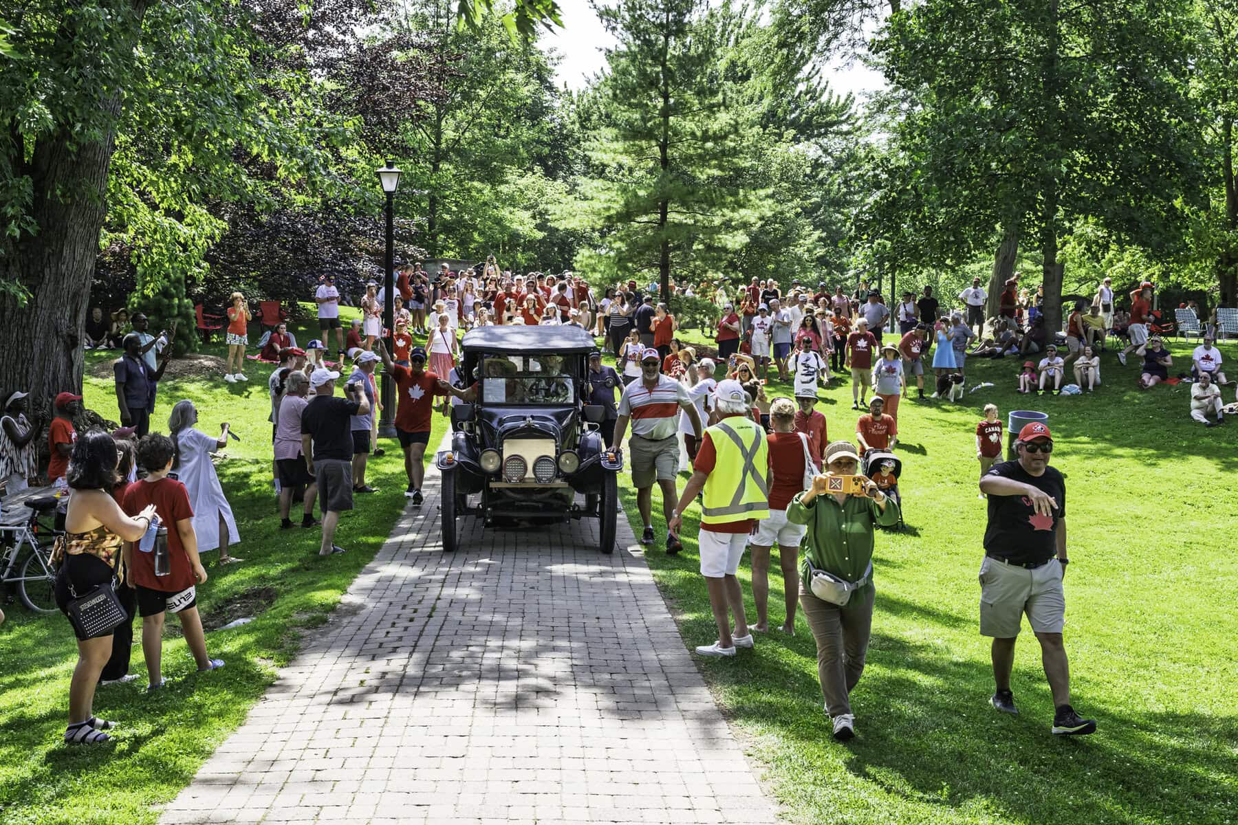 Politicians and politcal candidates waste no time helping escort the mammoth Canada Day cake to Simcoe Park on
Wednesday. The cake is made by chef Catherine O’Donnell with help from Niagara College students and feeds hundreds of
people every year.