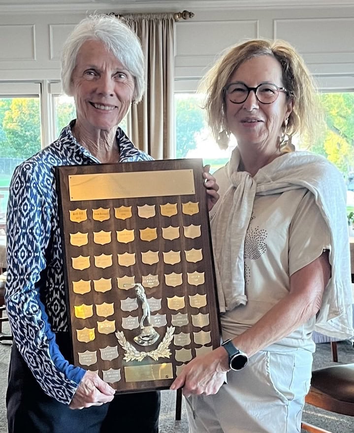 Sue Sherk, left, won the Gretchen Ormston Award (flight A). Deborah Williams presented the award. 