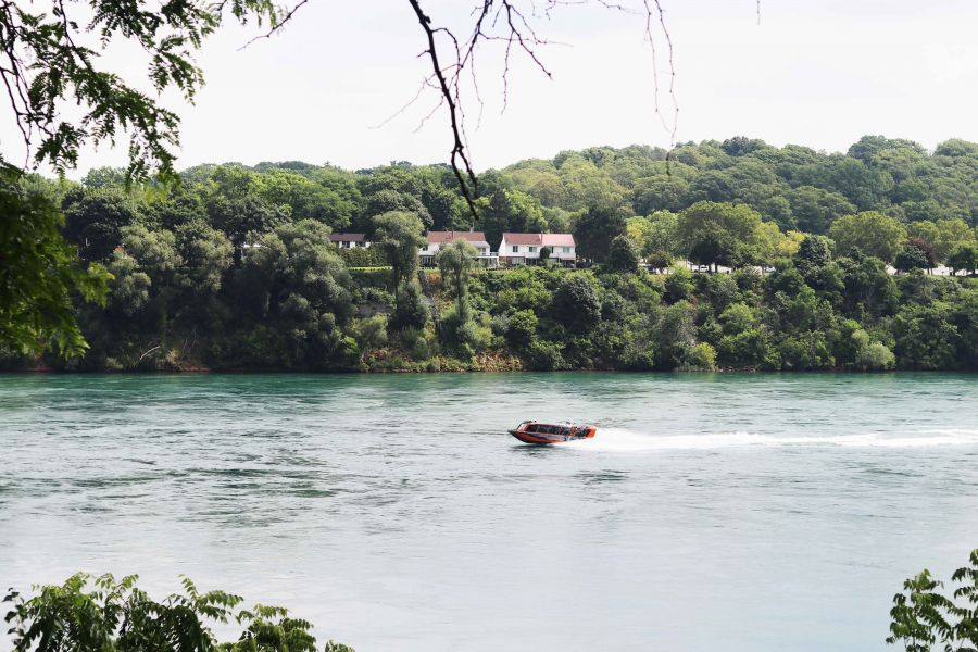 Nowadays common sights on the Niagara River include jet boats, yachts and fishermen with high-tech gear. In the 17th
century, it would have been a different view from the eyes of Indigenous people who relied on the river.