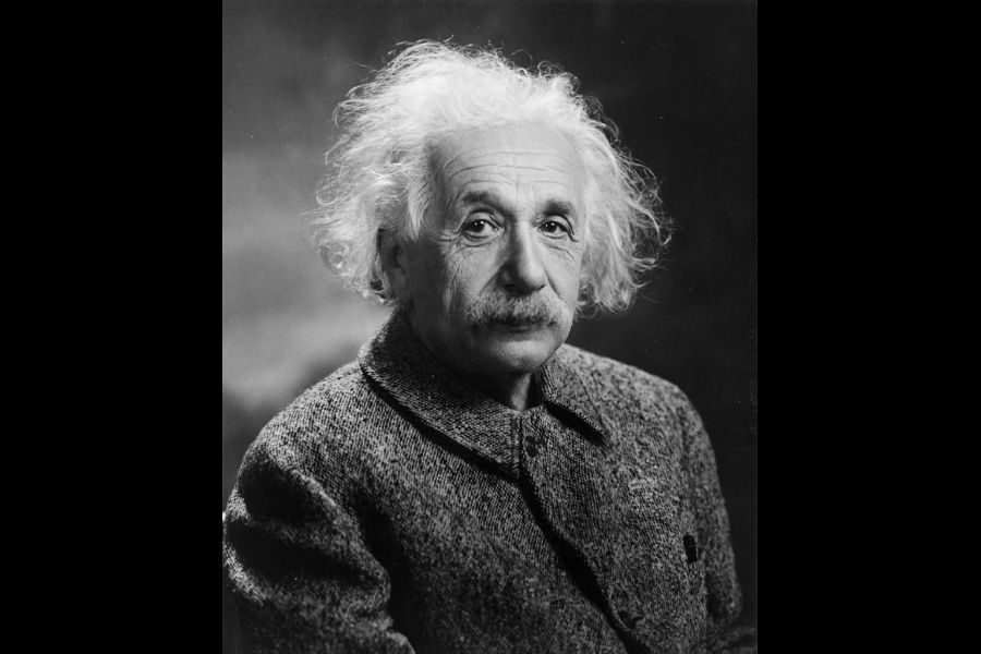 Albert_Einstein_1947