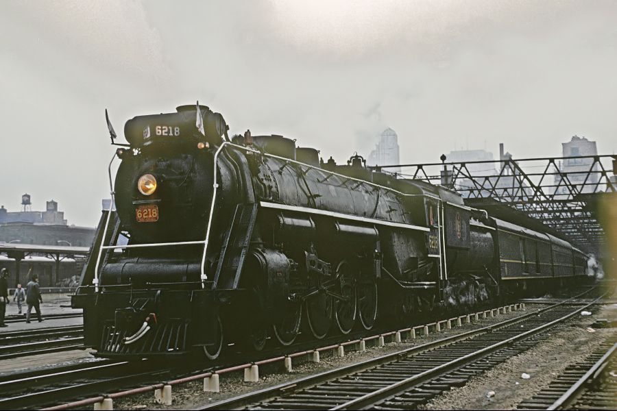 CN_6218_with_Illini_Railroad_Club_Special_in_Dearborn_Station_in_Chicago_IL_on_November_20_1966_25502129524
