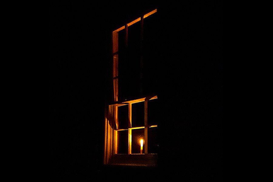 Candle_in_the_Window_2