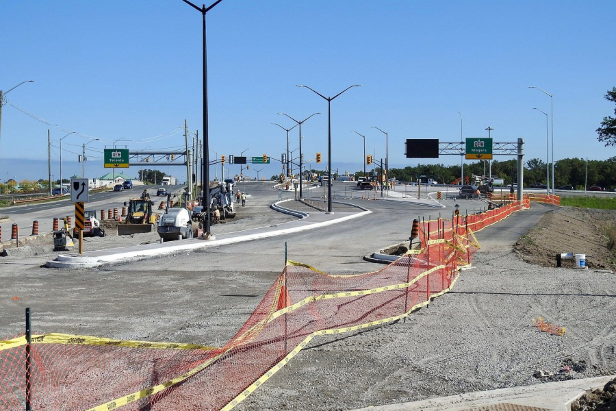 Construction workers continue to put the finishing touches on the QEW/Glendale Avenue diverging diamond
interchange, with an opening planned for Monday, Sept. 26.