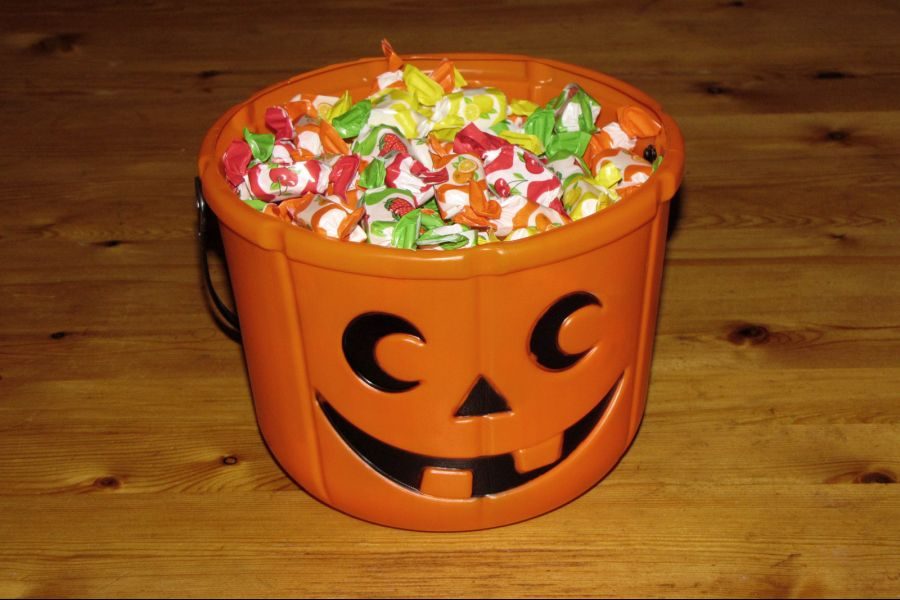 Halloween_candy_bucket