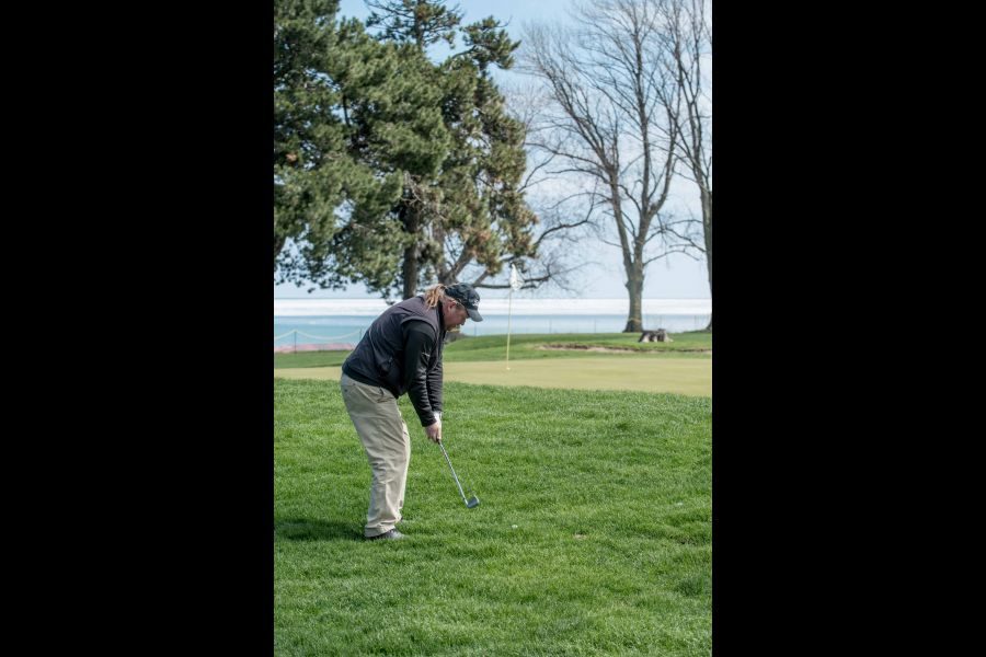 Kurt_Hamm_takes_a_practice_swing_at_NOTL_Golf_Club