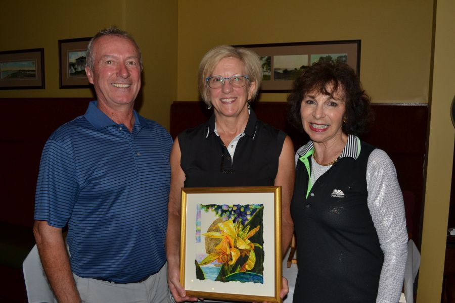 NOTL._Couples_league_golf_prize_winners_Glen__and._Cathy_Murray__with_watercolour_painting_donated_by_artist_Marilyn_Cochrane_right._Kevin_MacLeanNIagara_Now