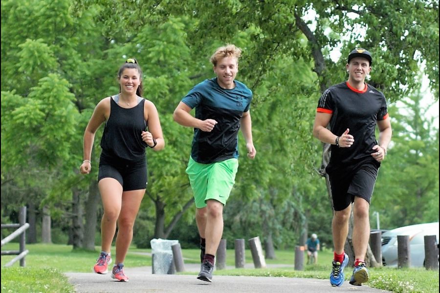 Rachel_Debon_one_of_the_first_members_run_with_Daniel_Turner_and_Matteo_DeLuca_founders_of_the_Niagara_Running_Club._Brittany_Carter