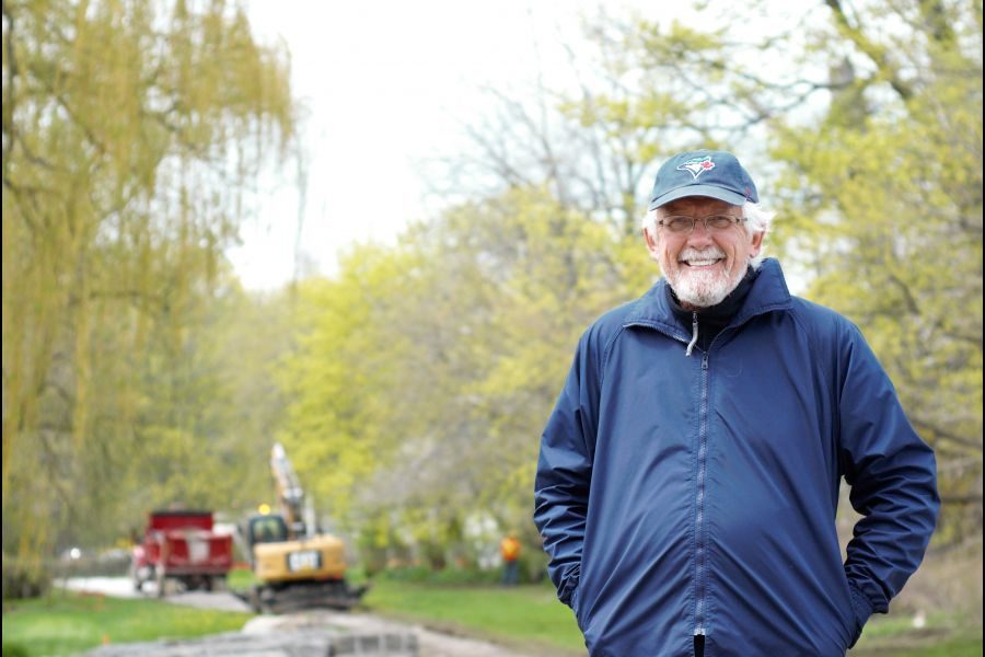 Ron_Simkus_NOTL_resident_and_retired_engineer_discusses_the_widening_of_the_footpath_for_shoreline_protection_along_Delater_Street_parkette._Brittany_Carter