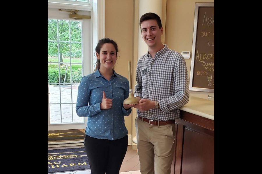 Sarah_Cummins_and_Nick_Mackie_accept_the_Golden_Plunger_for_Chateau_des_Charmes_winery._Submitted