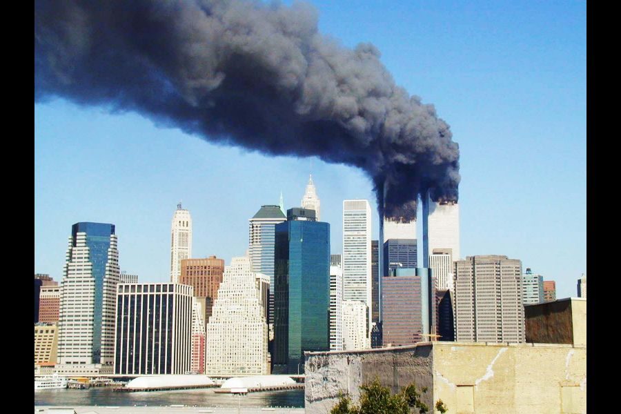 WTC_smoking_on_9-11_Michael_Foran_via_Wiki_Commons