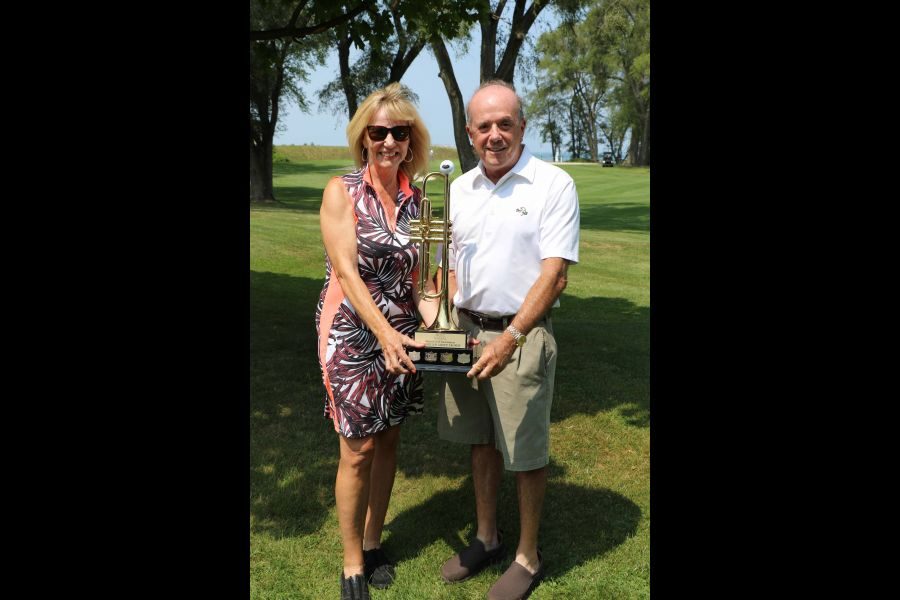 small-Cathy_and_Jim_Rye_won_the_Miller_Group_trophy_at_Music_Niagaras_golf_fundraiser._John_Scott_photo